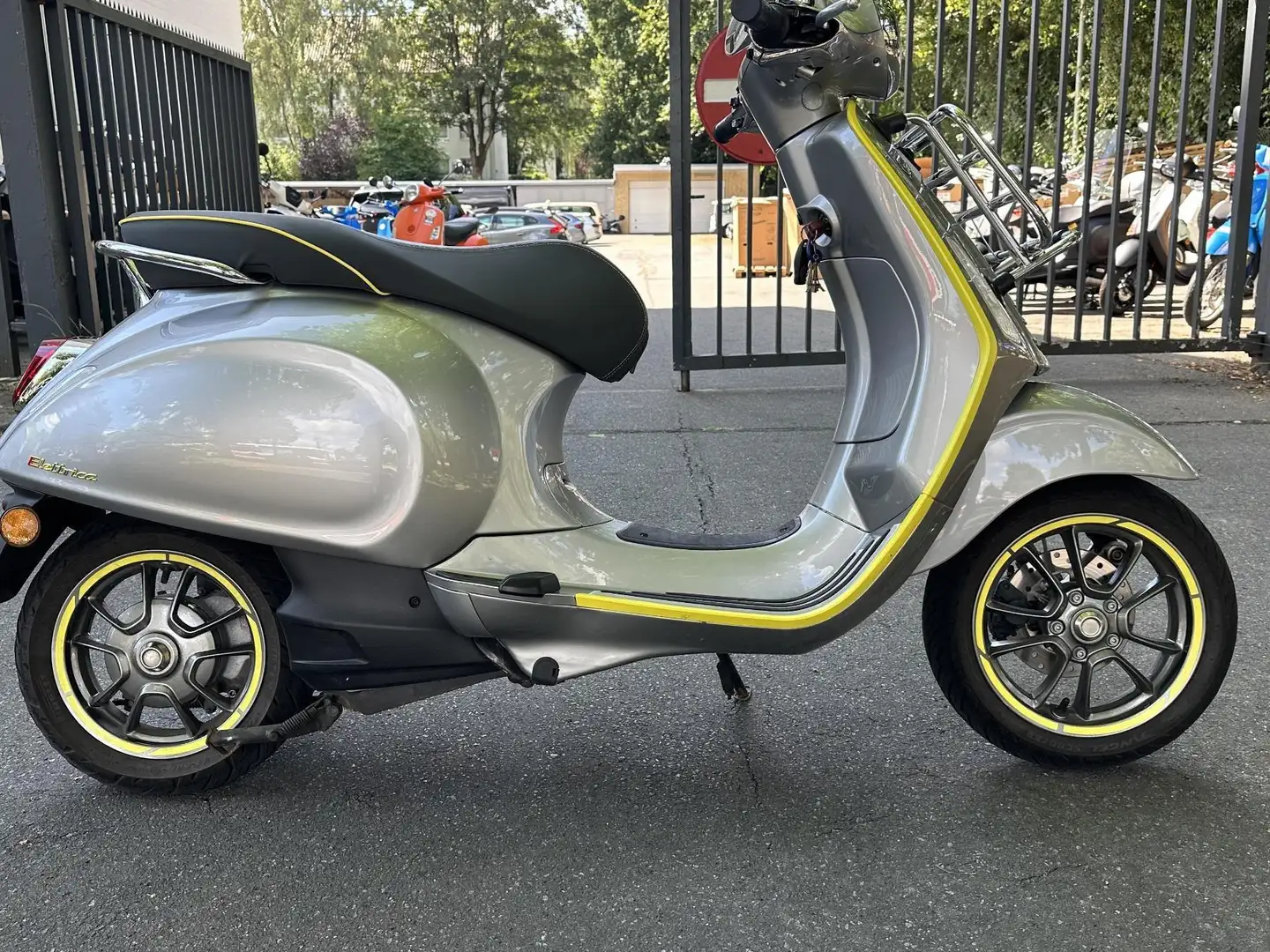 Vespa Elettrica 70 km/h Gepäckträger MIA Plateado - 2
