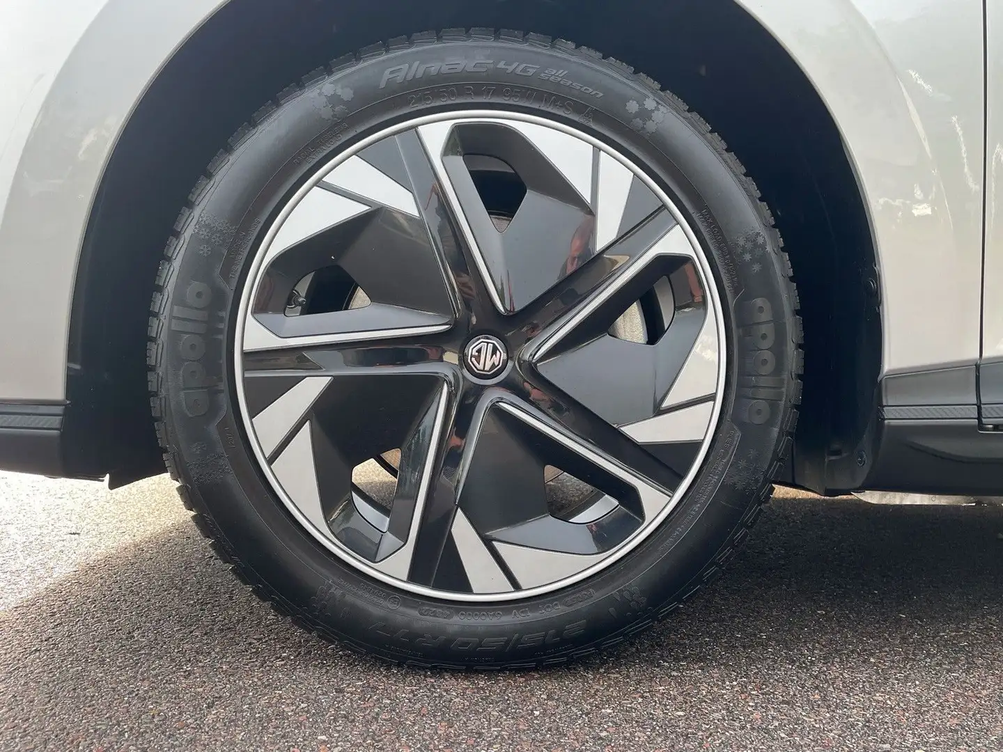 MG MG4 EV 64 kWh Luxury Silber - 2