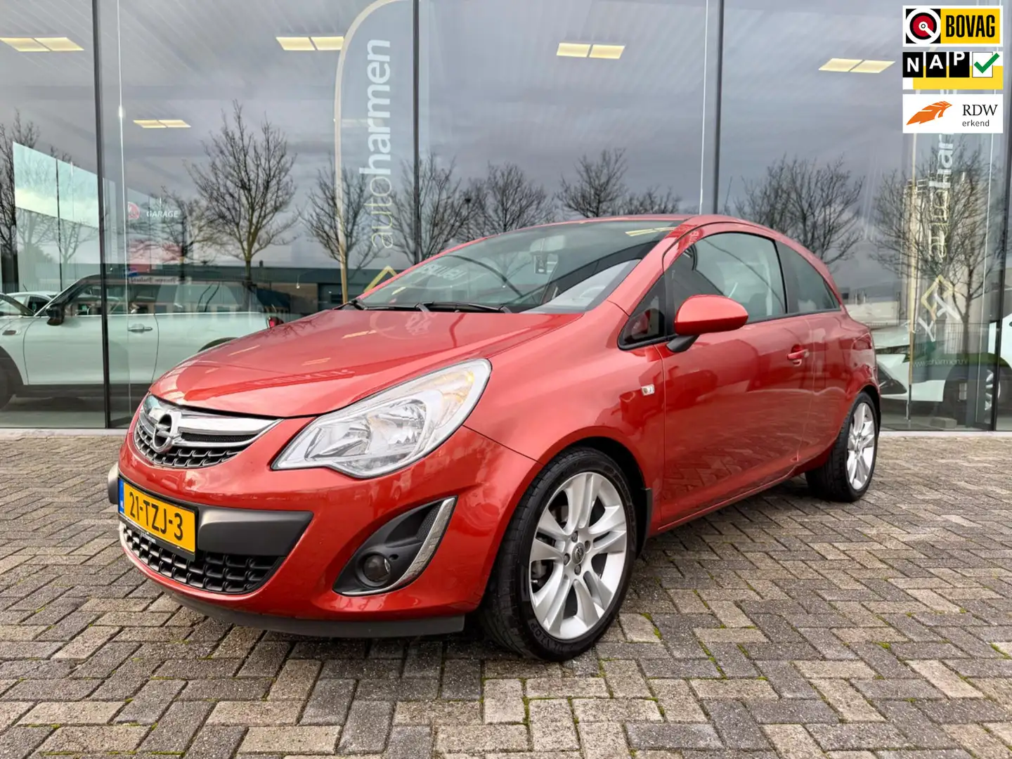 Opel Corsa 1.4-16V Edition 1e eigenaar, NAP, 37.652 km, Navi, Rood - 1