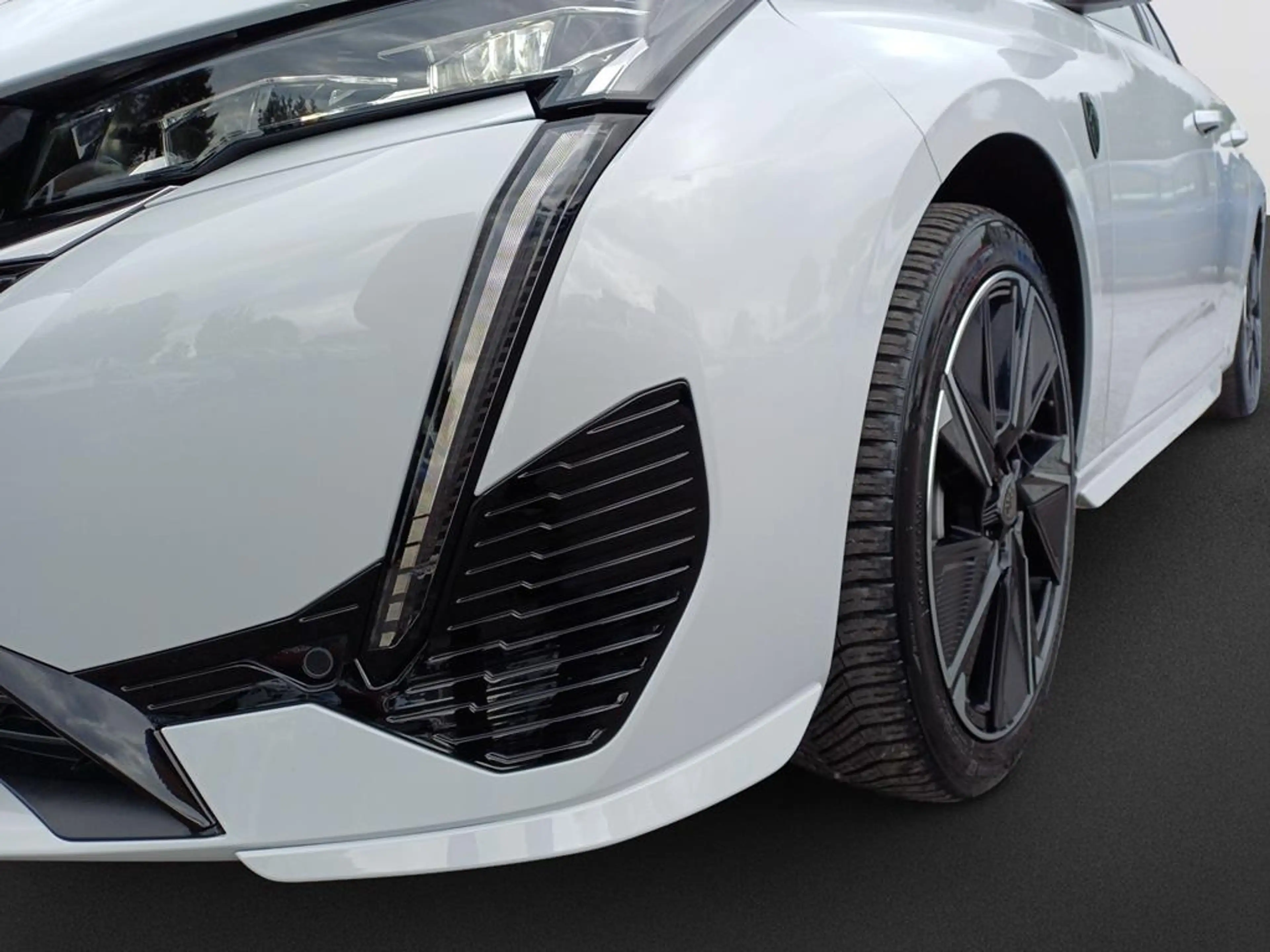 Peugeot 308 E-308 SW GT Elektrom — photo 9