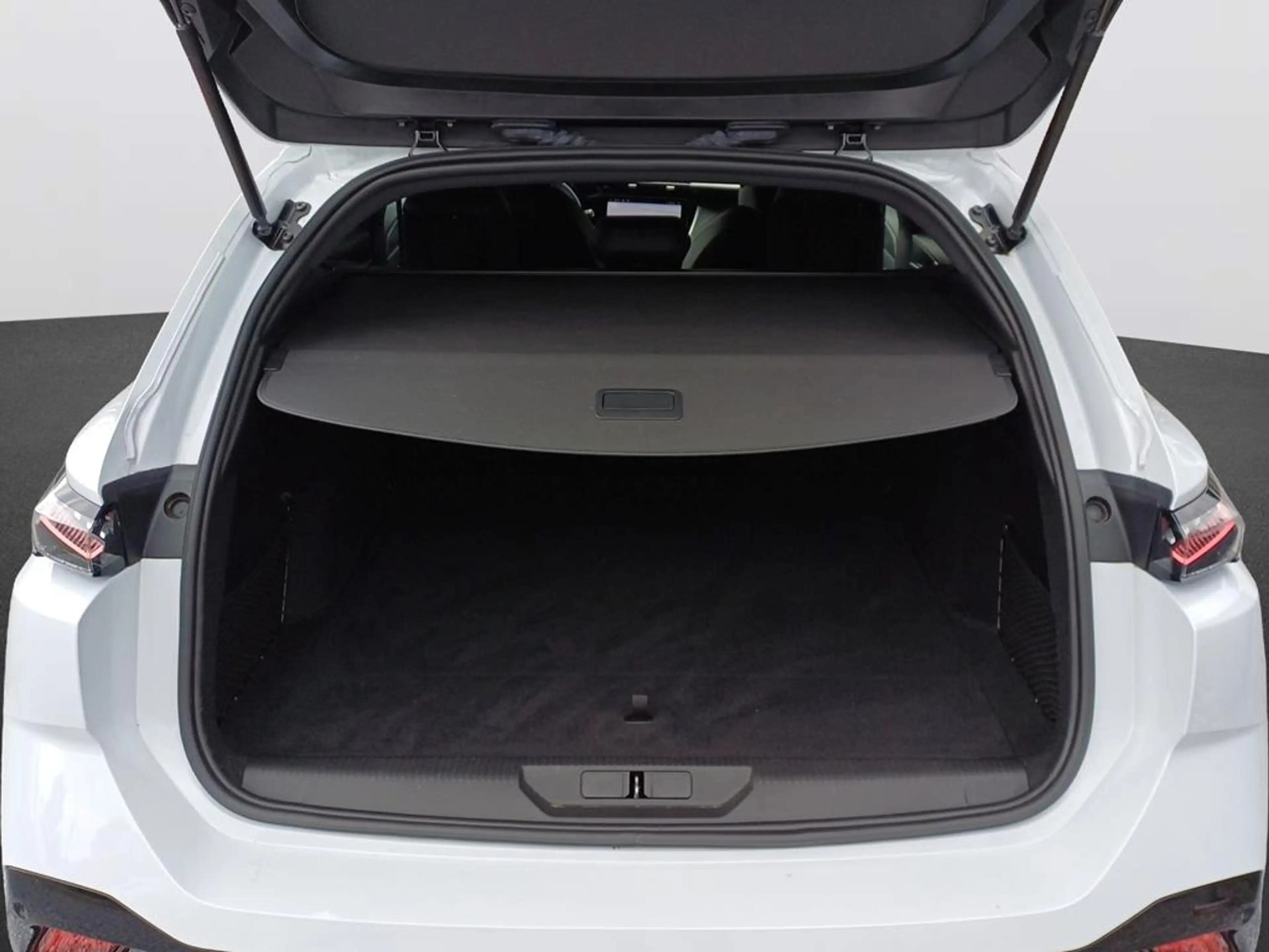 Peugeot 308 E-308 SW GT Elektrom — photo 7