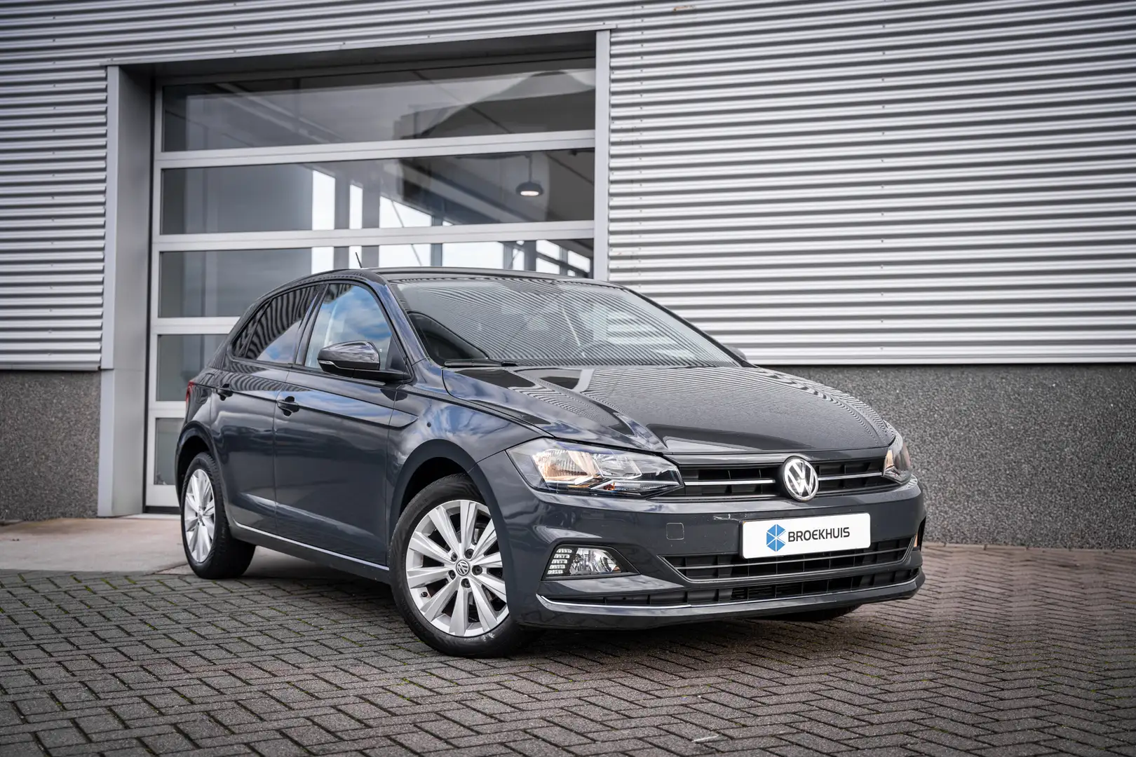 Volkswagen Polo 1.0 TSI Highline | Airco (automatisch) | Cruise co Grijs - 2