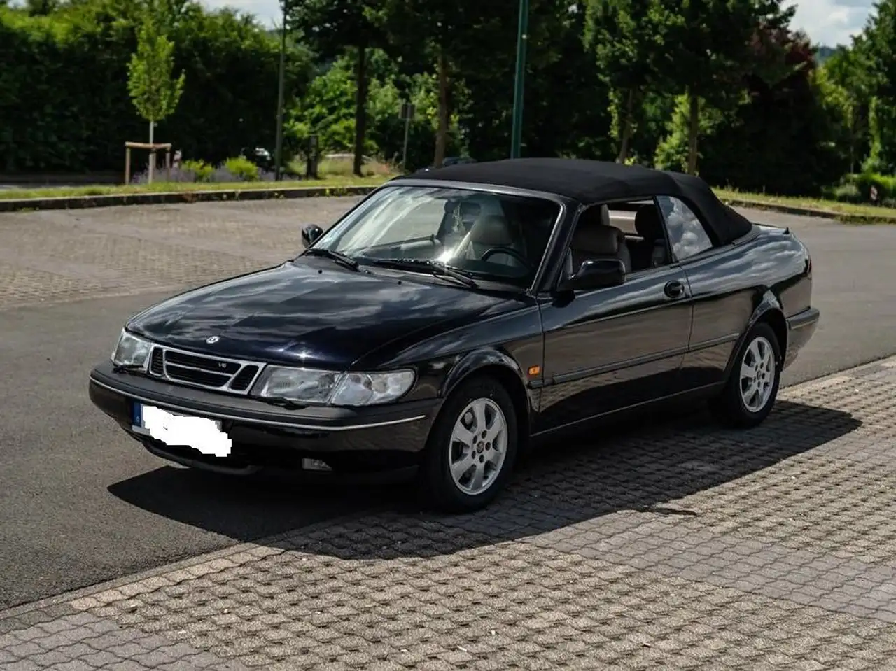 Saab 900
