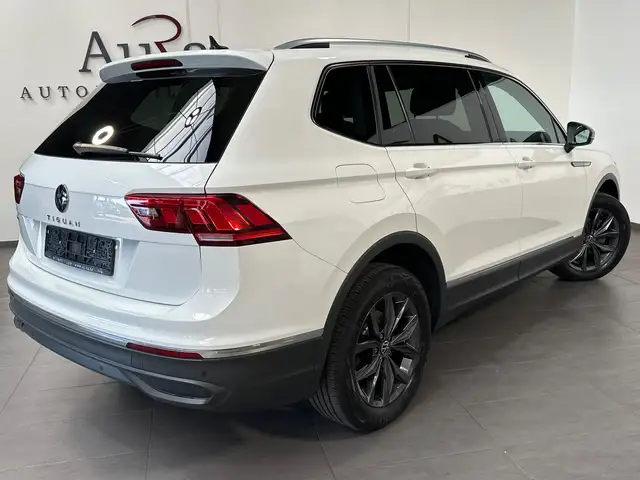 Volkswagen Tiguan Allspace view 4