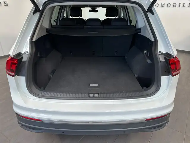 Volkswagen Tiguan Allspace view 8