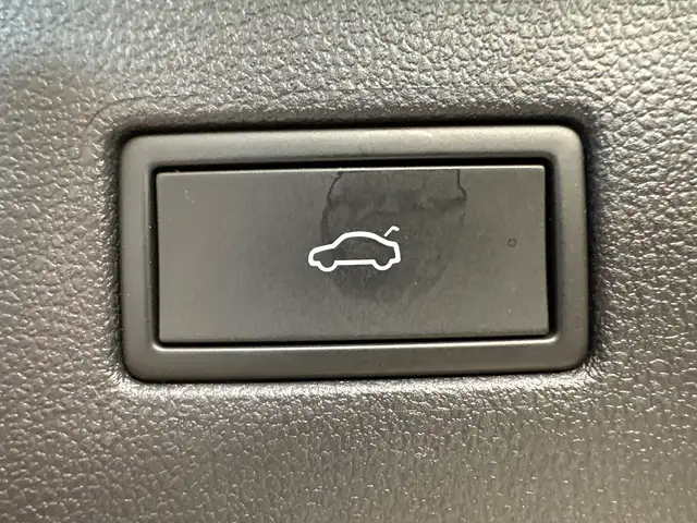 Volkswagen Tiguan Allspace view 9
