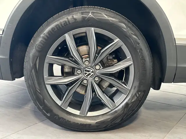 Volkswagen Tiguan Allspace view 3