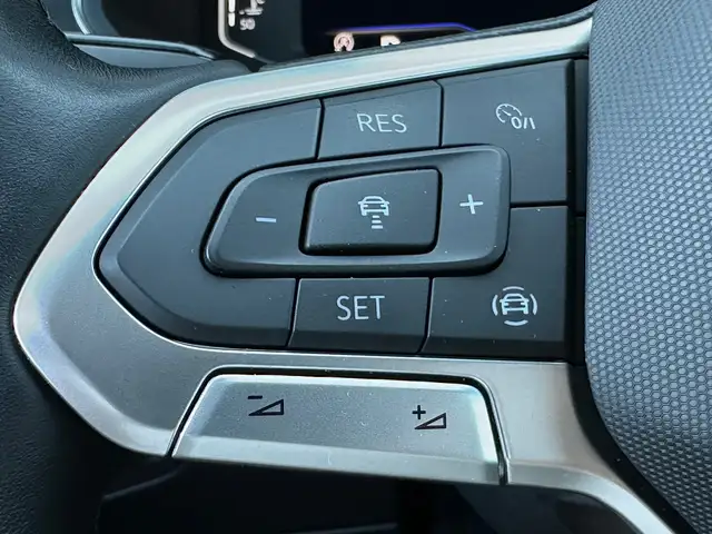 Volkswagen Tiguan Allspace view 14