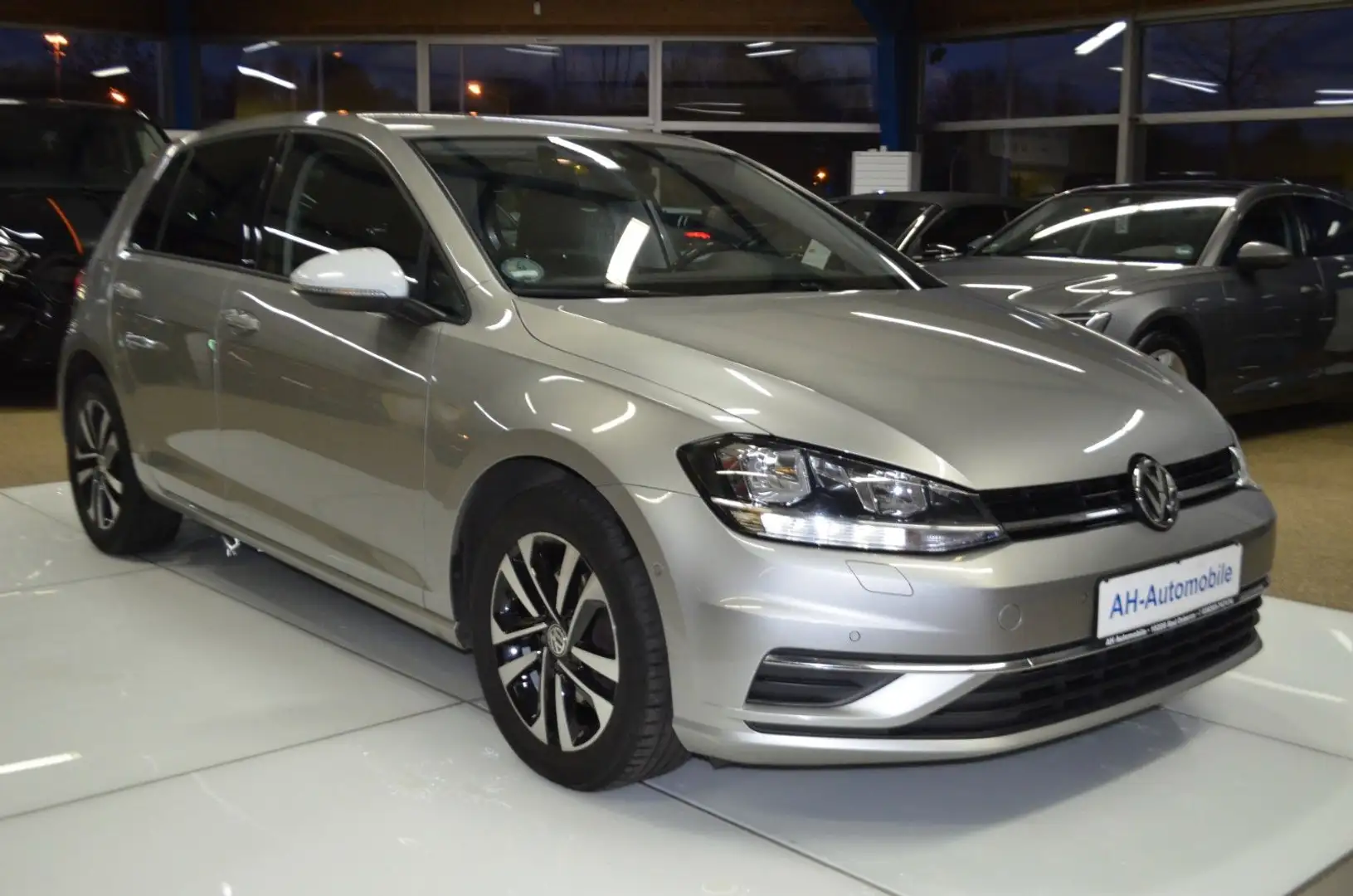 Volkswagen Golf VII Lim. IQ.DRIVE Start-Stopp KLIMA / PDC Silber - 2