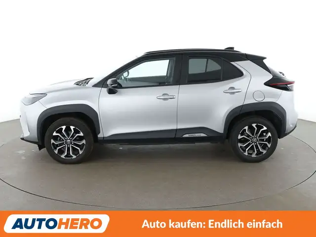 Toyota Yaris Cross view 3