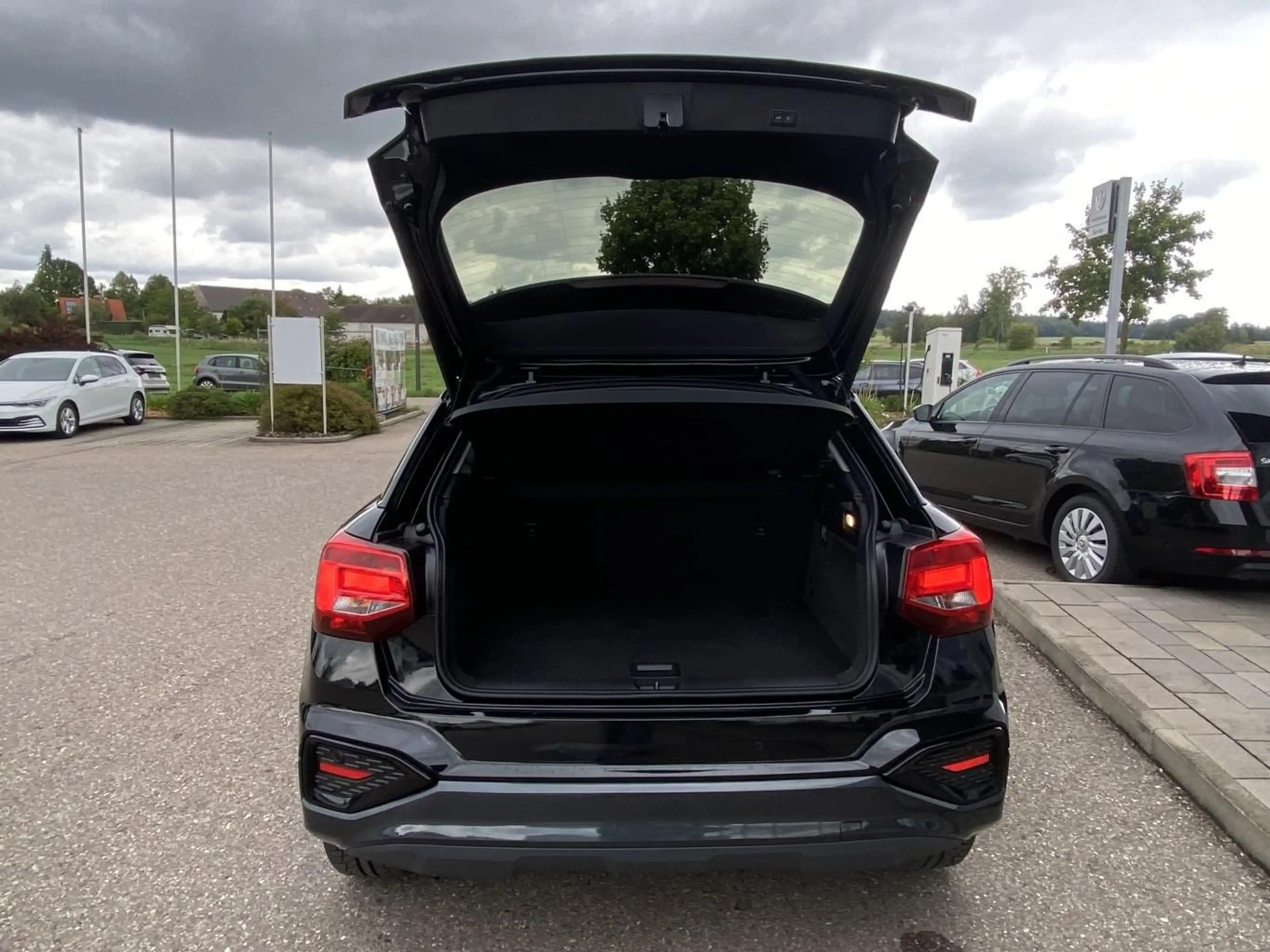 Audi Q2 35 1.5 TSI S-tronic advanced NAVI+AHK+KAMERA+ — photo 14