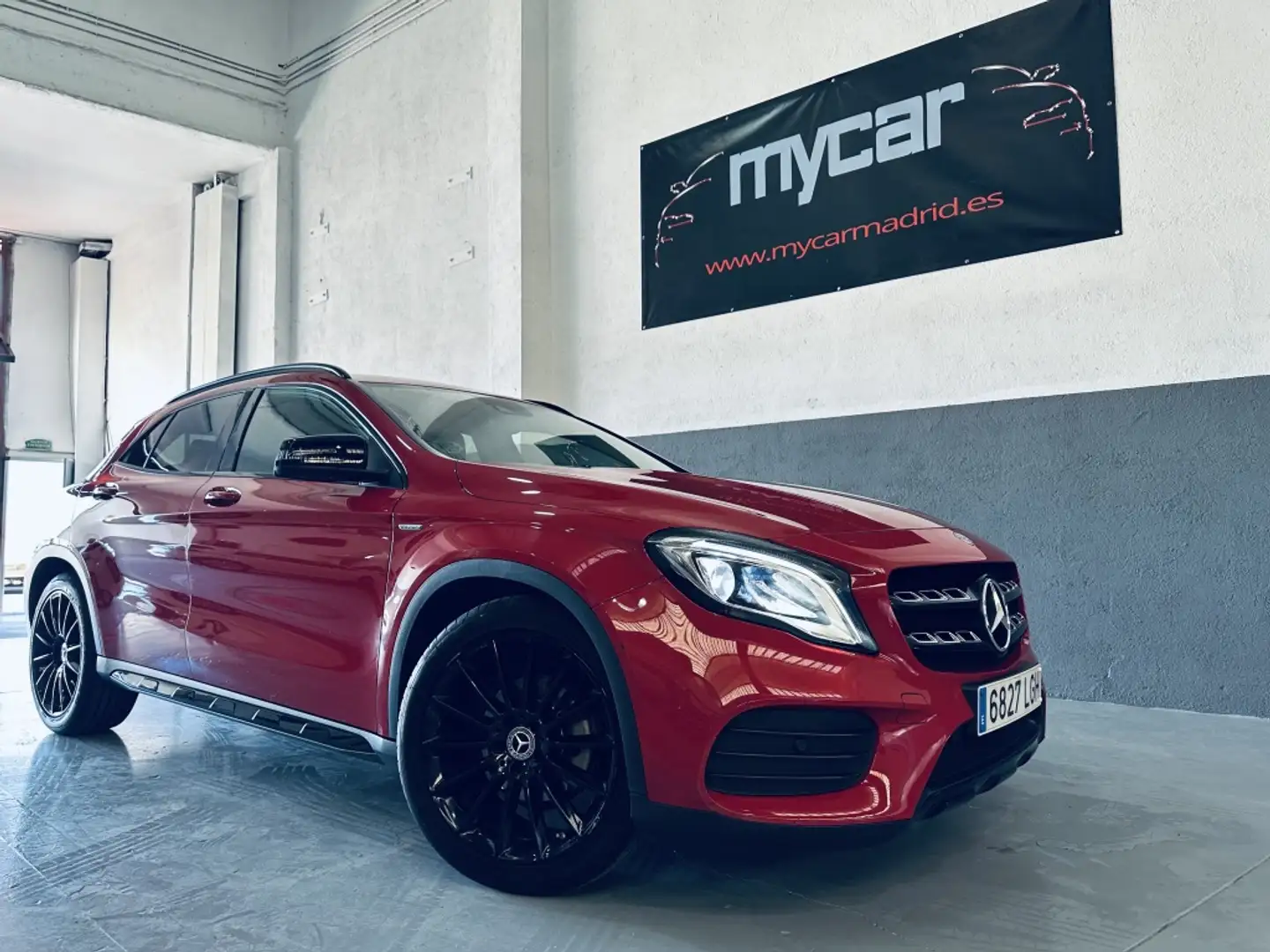 Mercedes-Benz GLA 180 7G-DCT Rood - 2