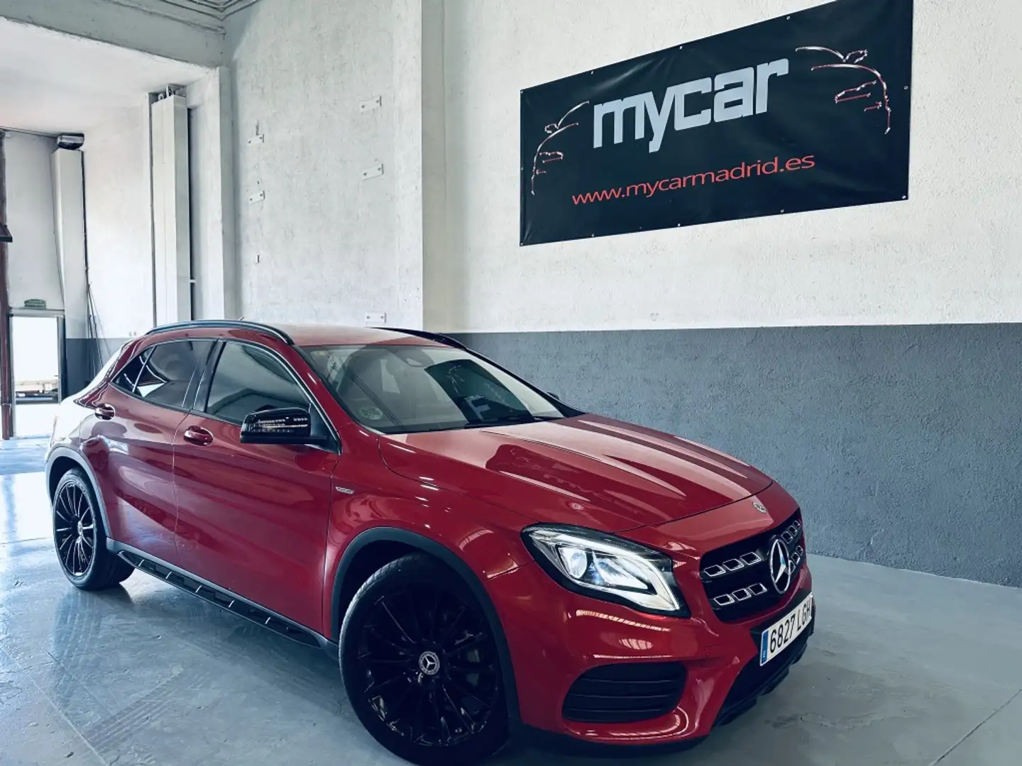 Mercedes-Benz GLA 180 7G-DCT Rood - 1