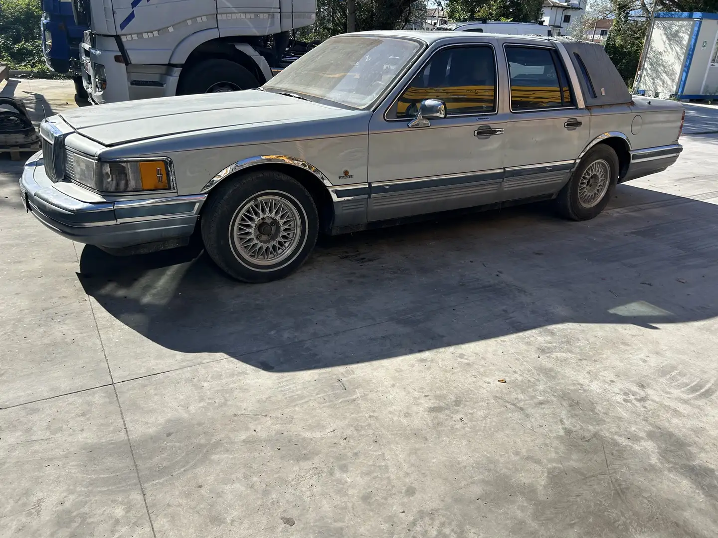 Lincoln Town Car Limousine - 2