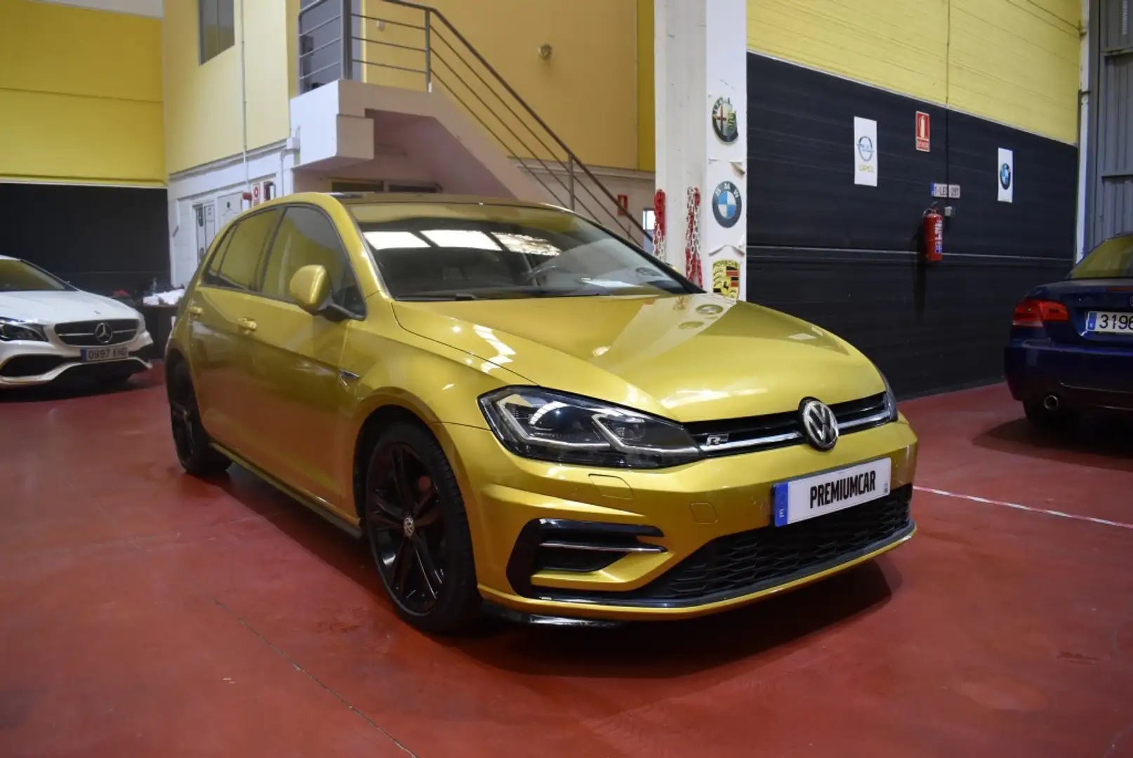 Volkswagen Golf 1.5 TSI Evo R-Line DSG7 110kW Amarillo - 2