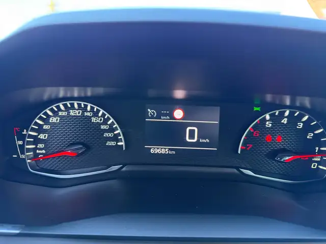 Peugeot 2008 view 16