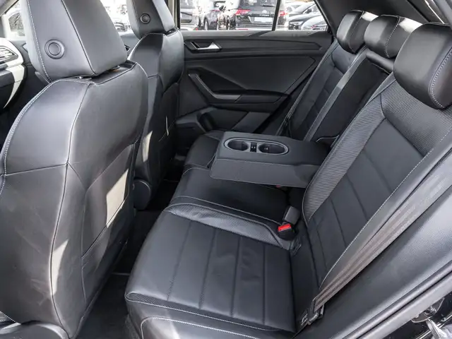 Volkswagen T-Roc view 17