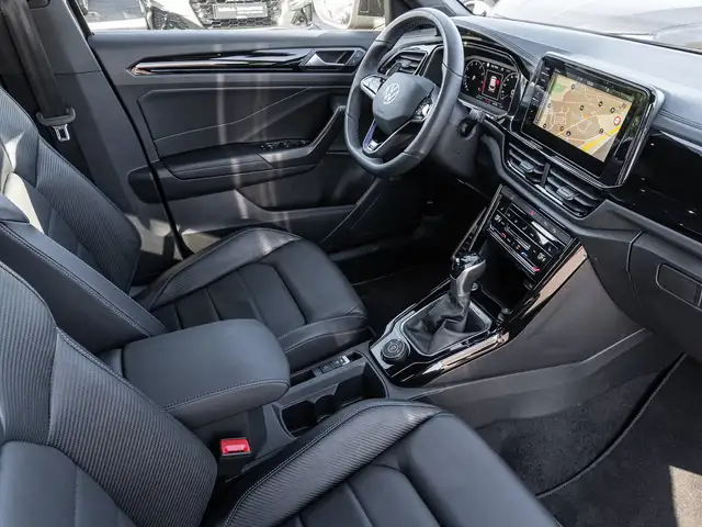 Volkswagen T-Roc view 9