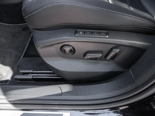 Volkswagen T-Roc view 16