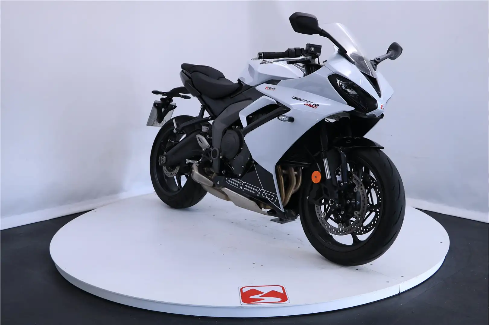 Triumph Daytona 600 - 1