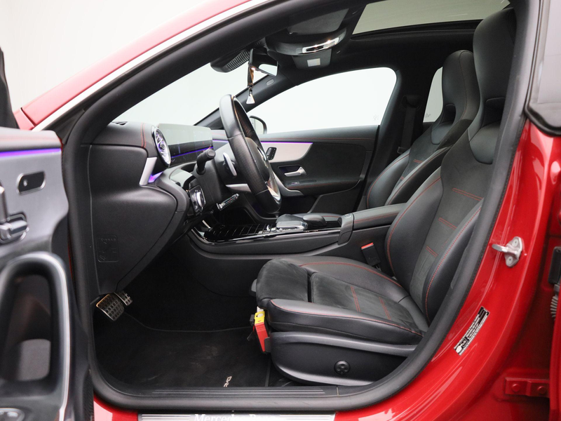 Mercedes-Benz CLA 180 d AMG Line Shooting Brake + CARPLAY + PANO DAK + T — photo 11