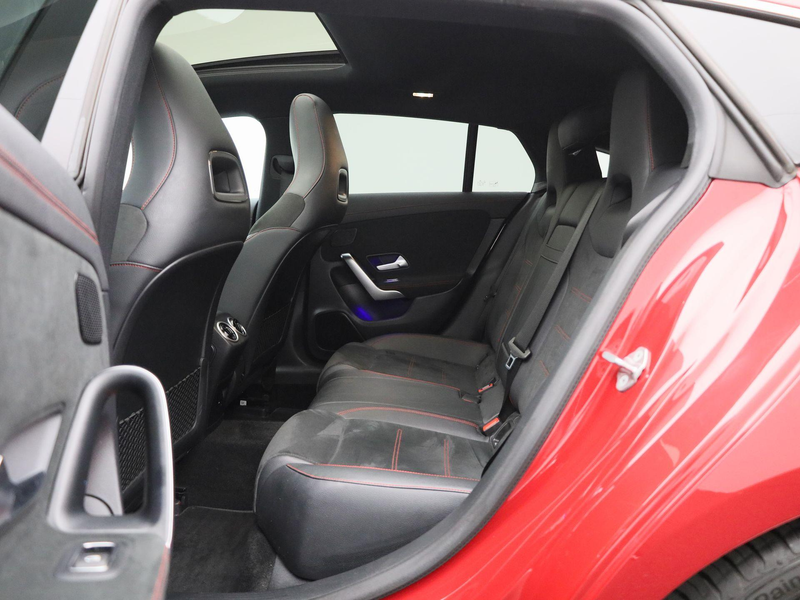 Mercedes-Benz CLA 180 d AMG Line Shooting Brake + CARPLAY + PANO DAK + T — photo 12