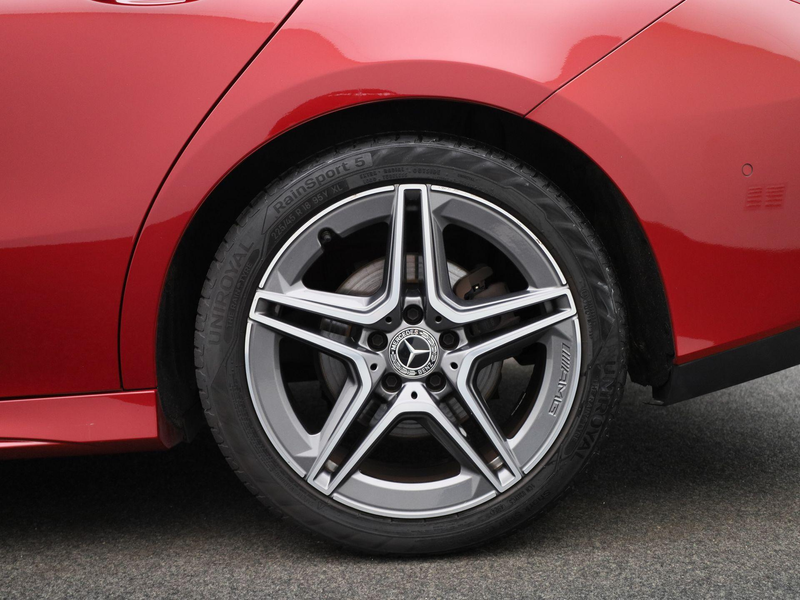 Mercedes-Benz CLA 180 d AMG Line Shooting Brake + CARPLAY + PANO DAK + T — photo 13