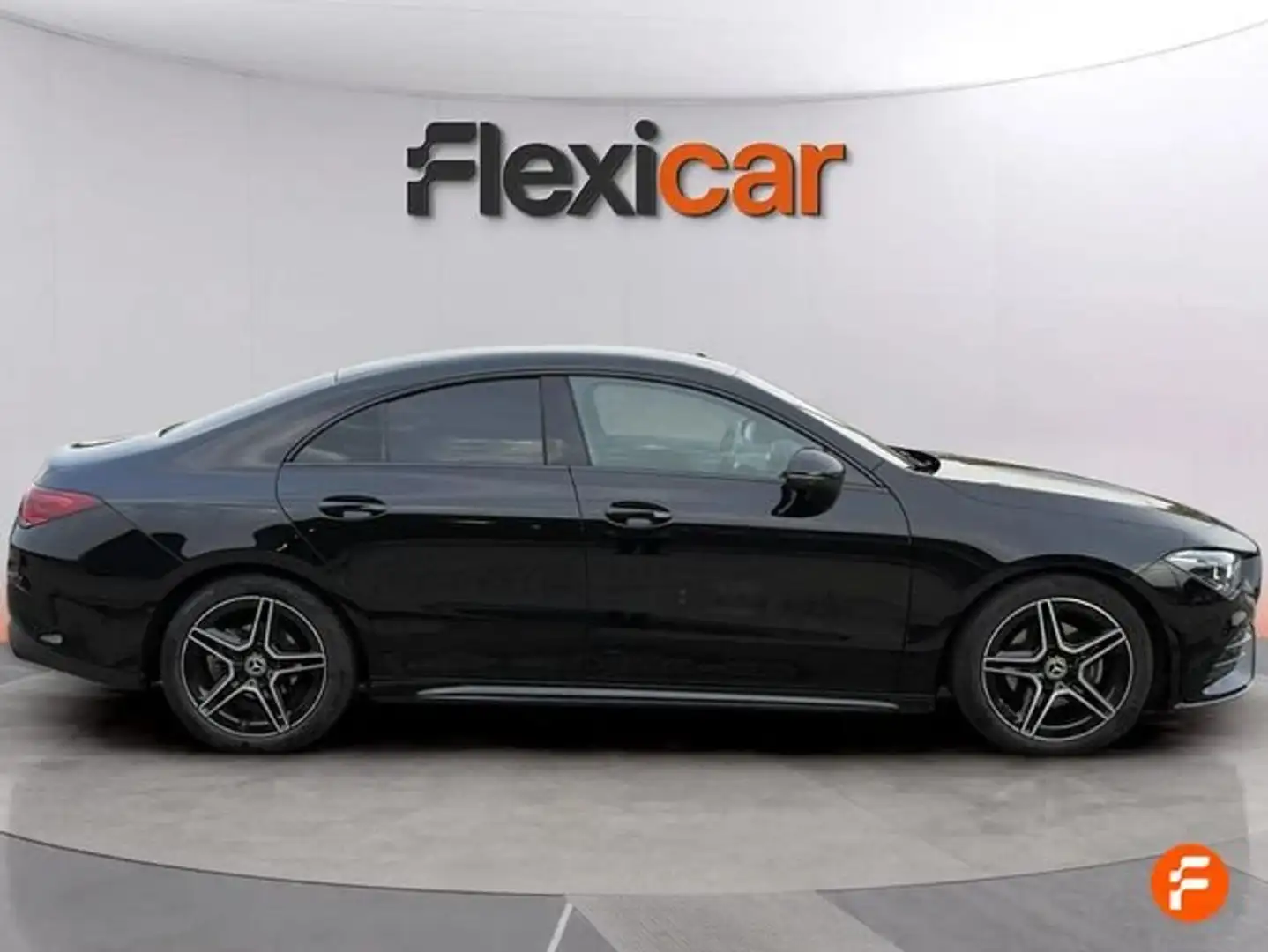 Mercedes-Benz CLA 180 Noir - 2
