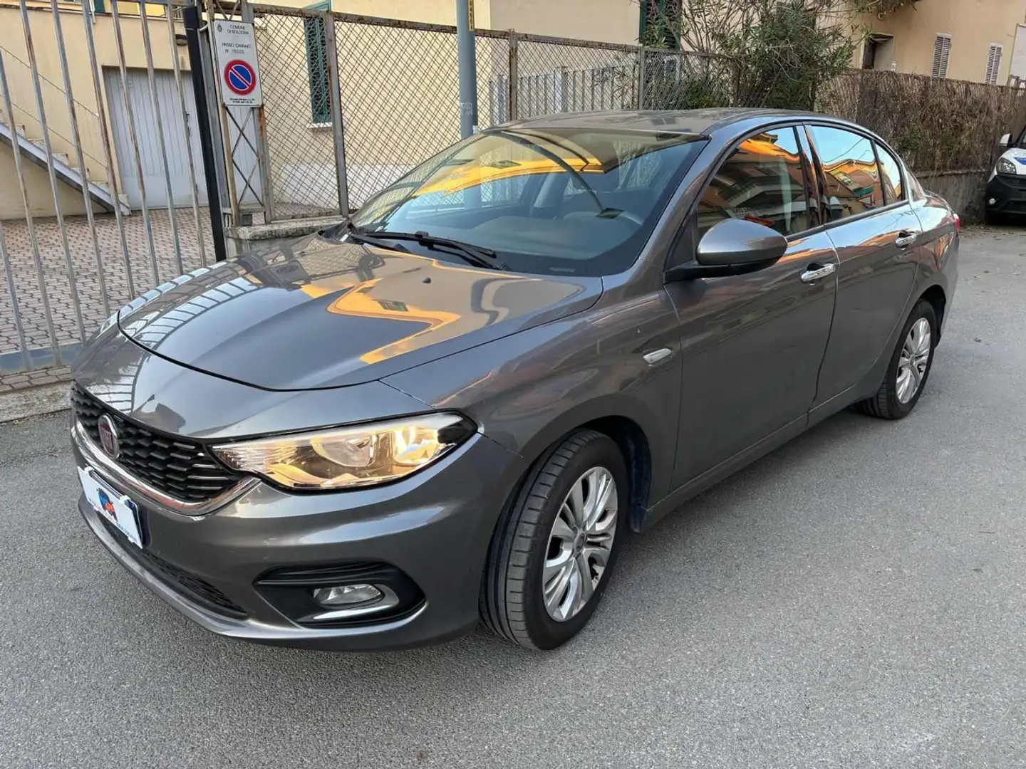 Fiat Tipo 1.4 5 porte Lounge Gris - 1