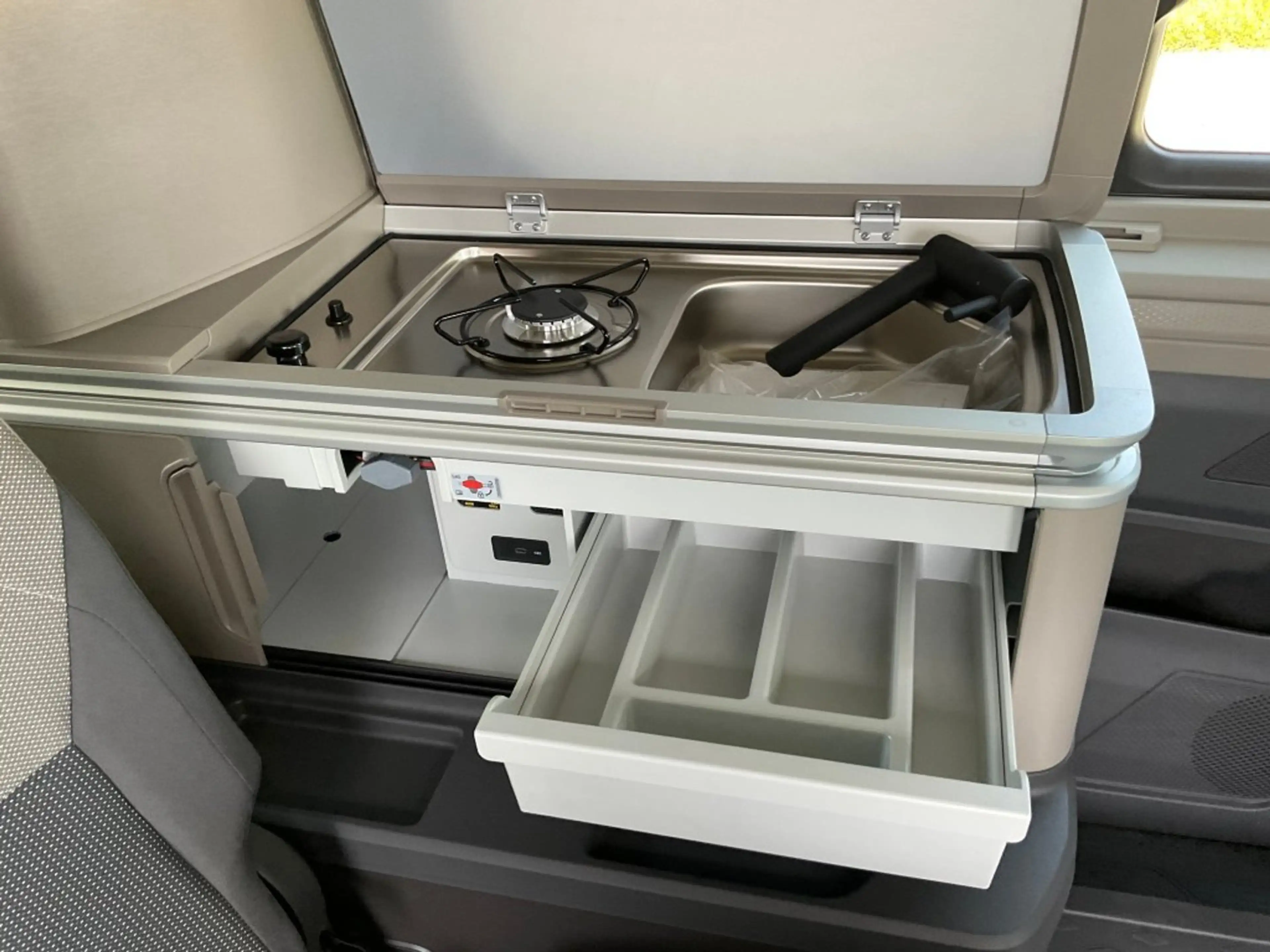 Volkswagen T7 California VW T7 California Coast eHybrid 180 kW 4M — photo 8