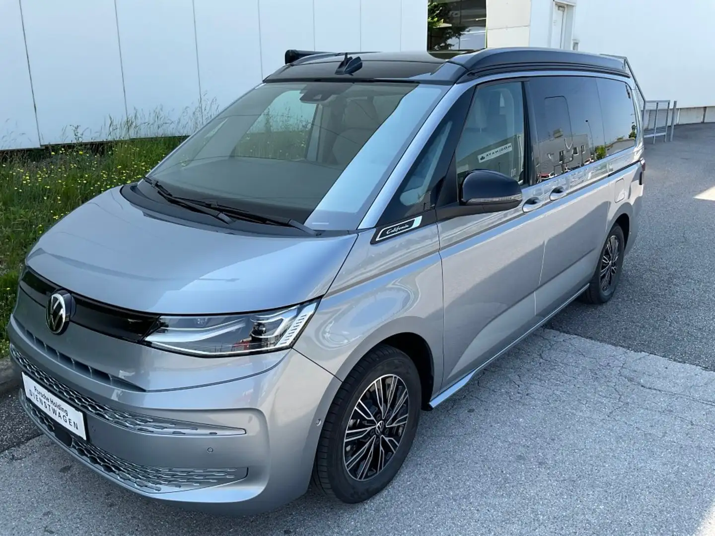 Volkswagen T7 California VW T7 California Coast eHybrid 180 kW 4M Silber - 1