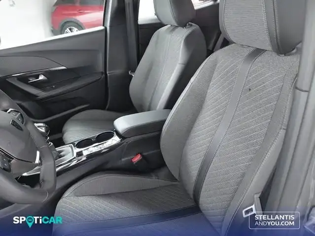 Peugeot 2008 view 9