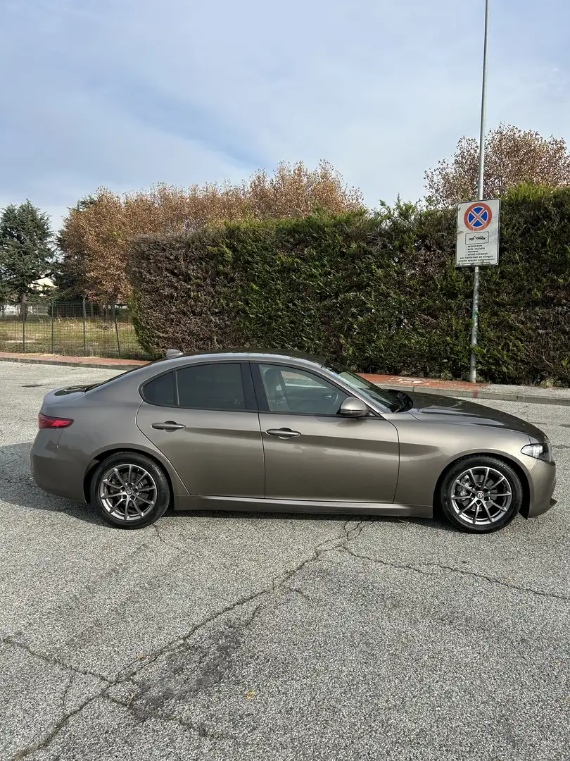 Alfa Romeo Giulia 2.2 t eco Business 180cv auto - 1