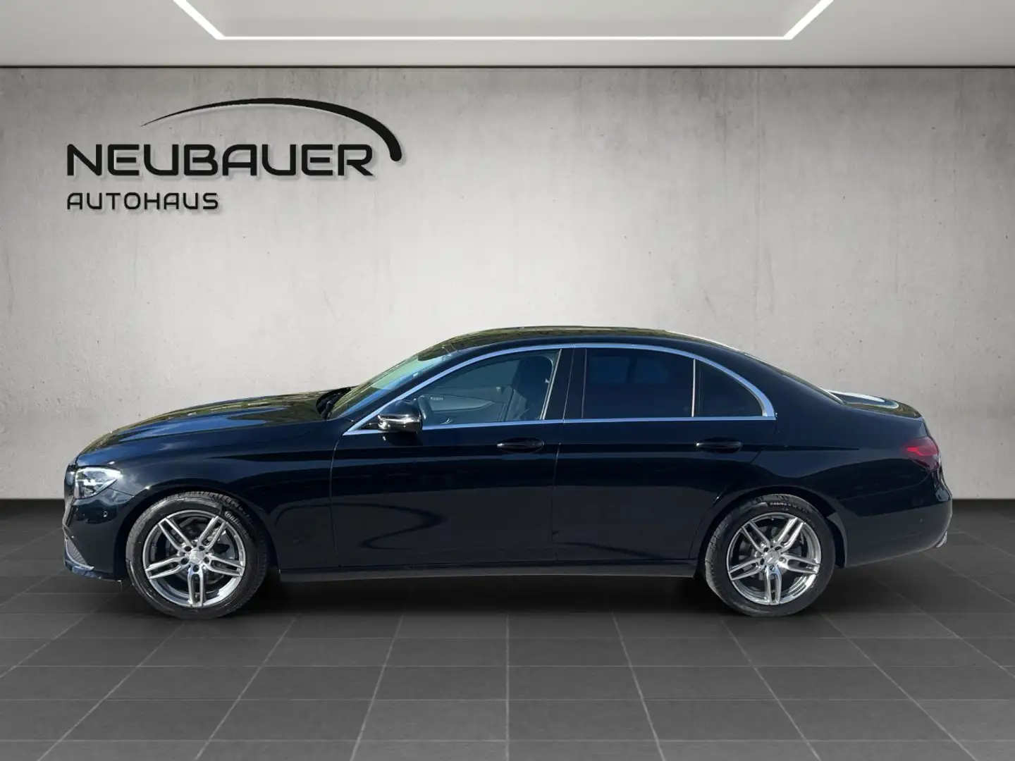 Mercedes-Benz E 200 d Limousine AR MBUX Wide CarPlay Leder AUT Schwarz - 2