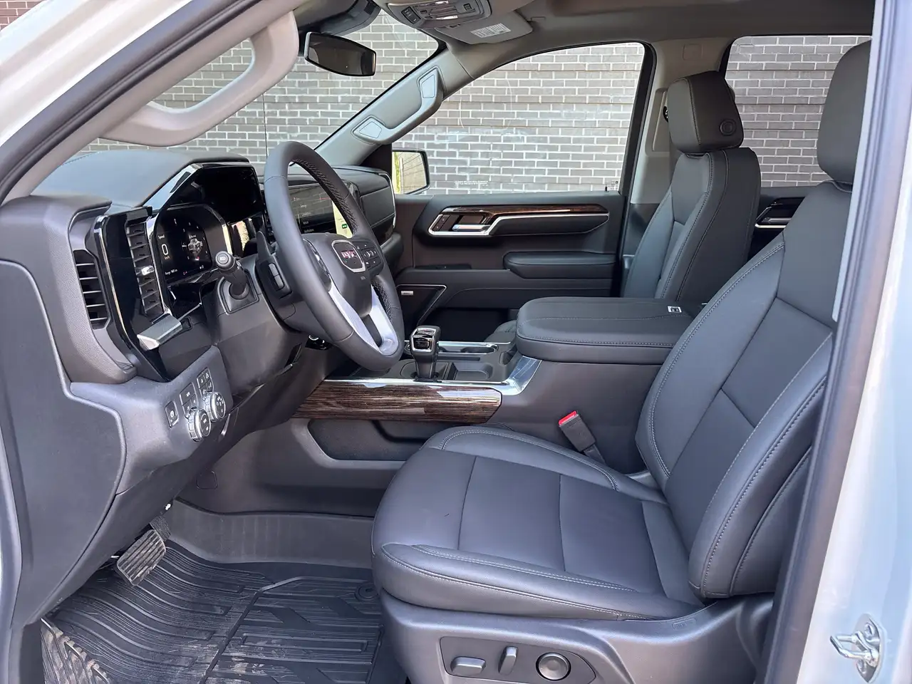 GMC Sierra 1500 снимка GMC Sierra 1500