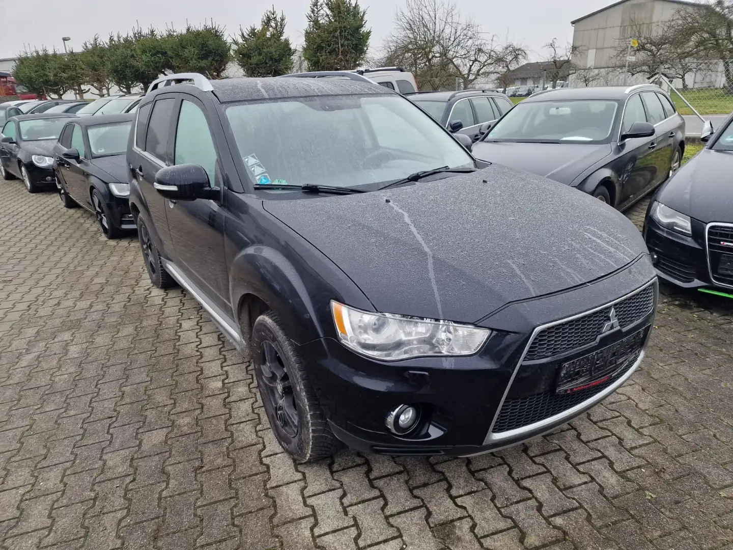 Mitsubishi Outlander 2.2 DI-D Instyle Schwarz - 1