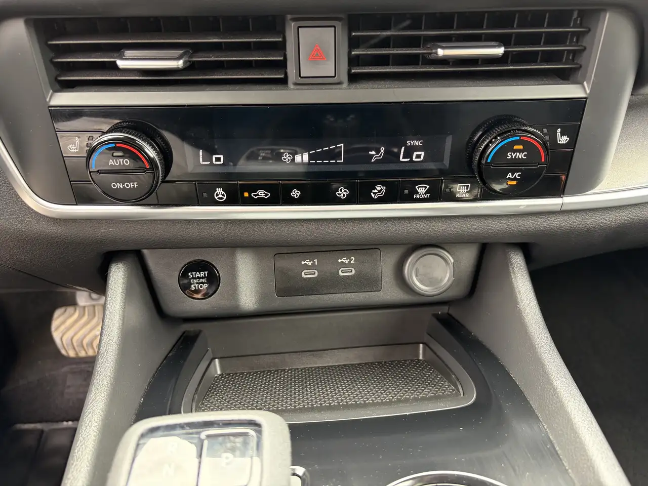 Nissan Rogue photo Nissan Rogue