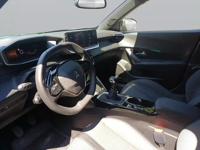 Peugeot 2008 view 11