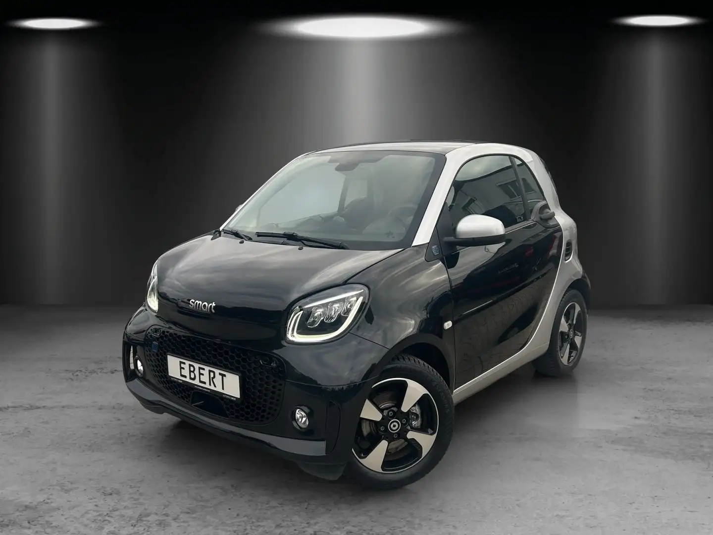 smart forTwo EQ fortwo Passion 22KW ExclusivP WinterP Ladekab Schwarz - 1