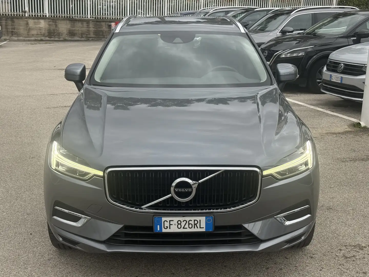 Volvo XC60 2.0 b4 hybrid Momentum Pro awd auto Grigio - 2