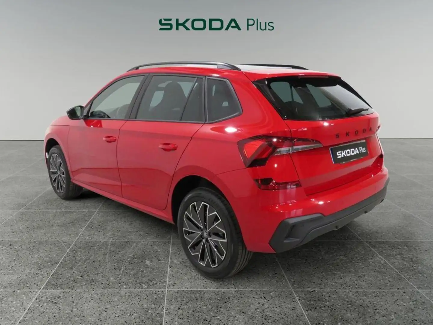 Skoda Kamiq 1.0 TSI Design 85kW DSG7 Rojo - 2