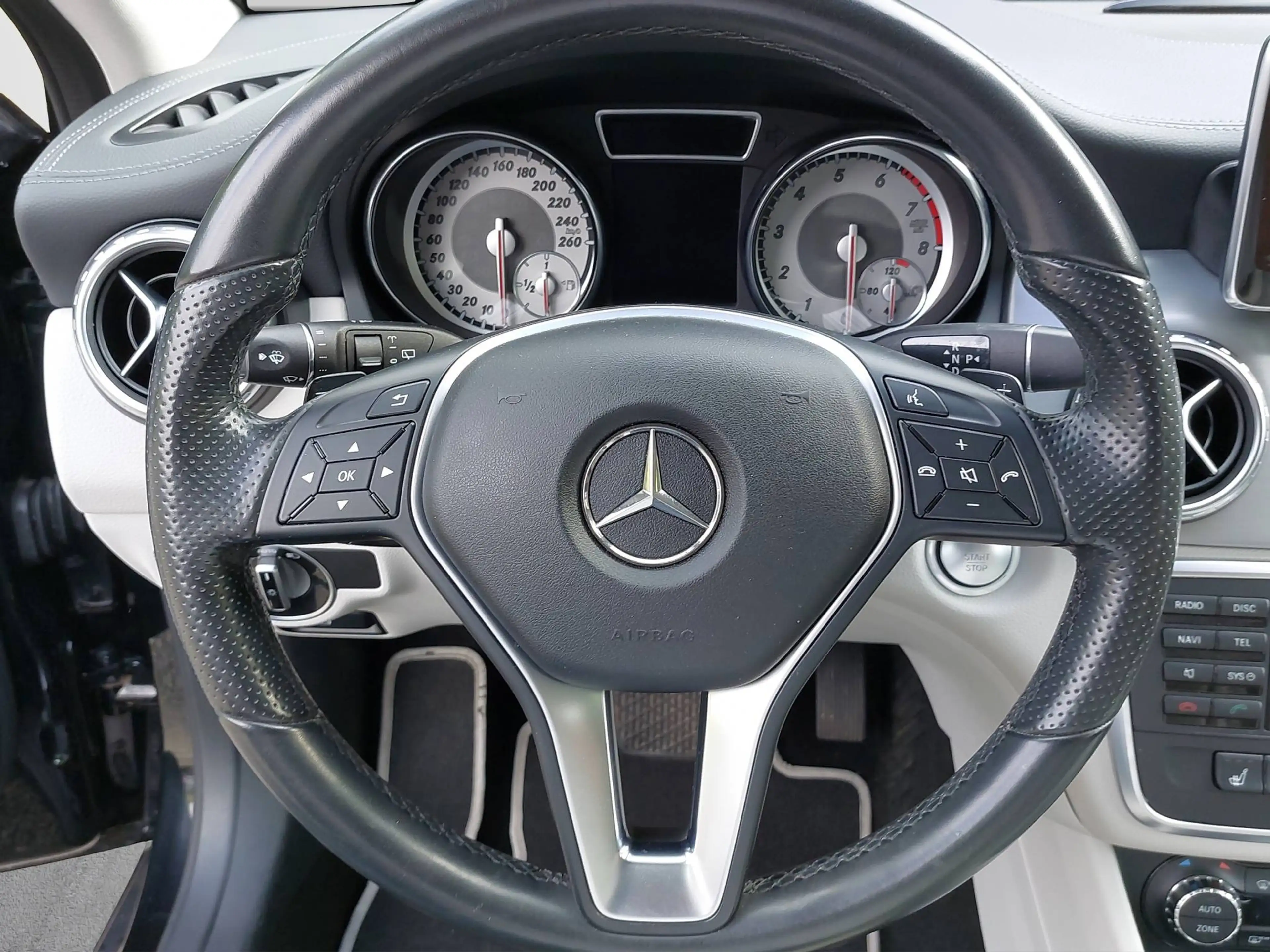 Mercedes-Benz GLA 250 — photo 15