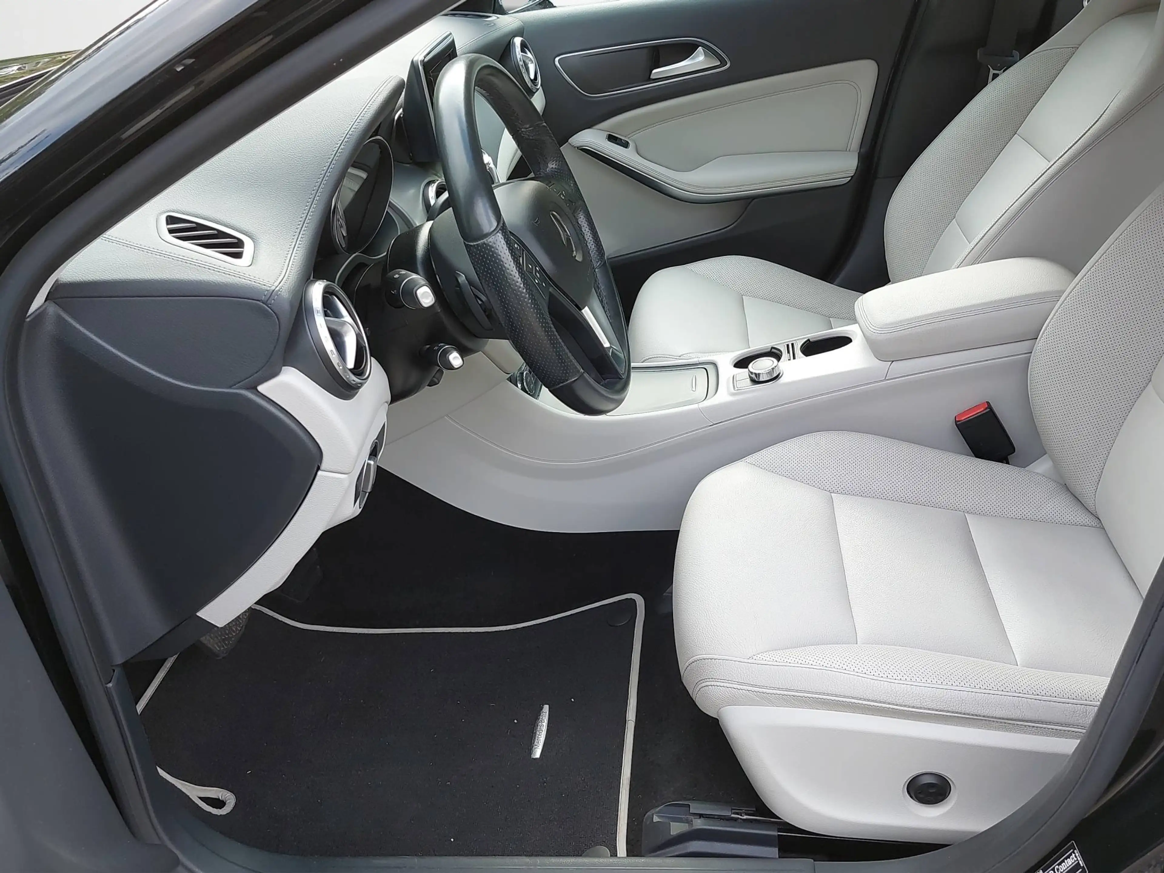 Mercedes-Benz GLA 250 — photo 14