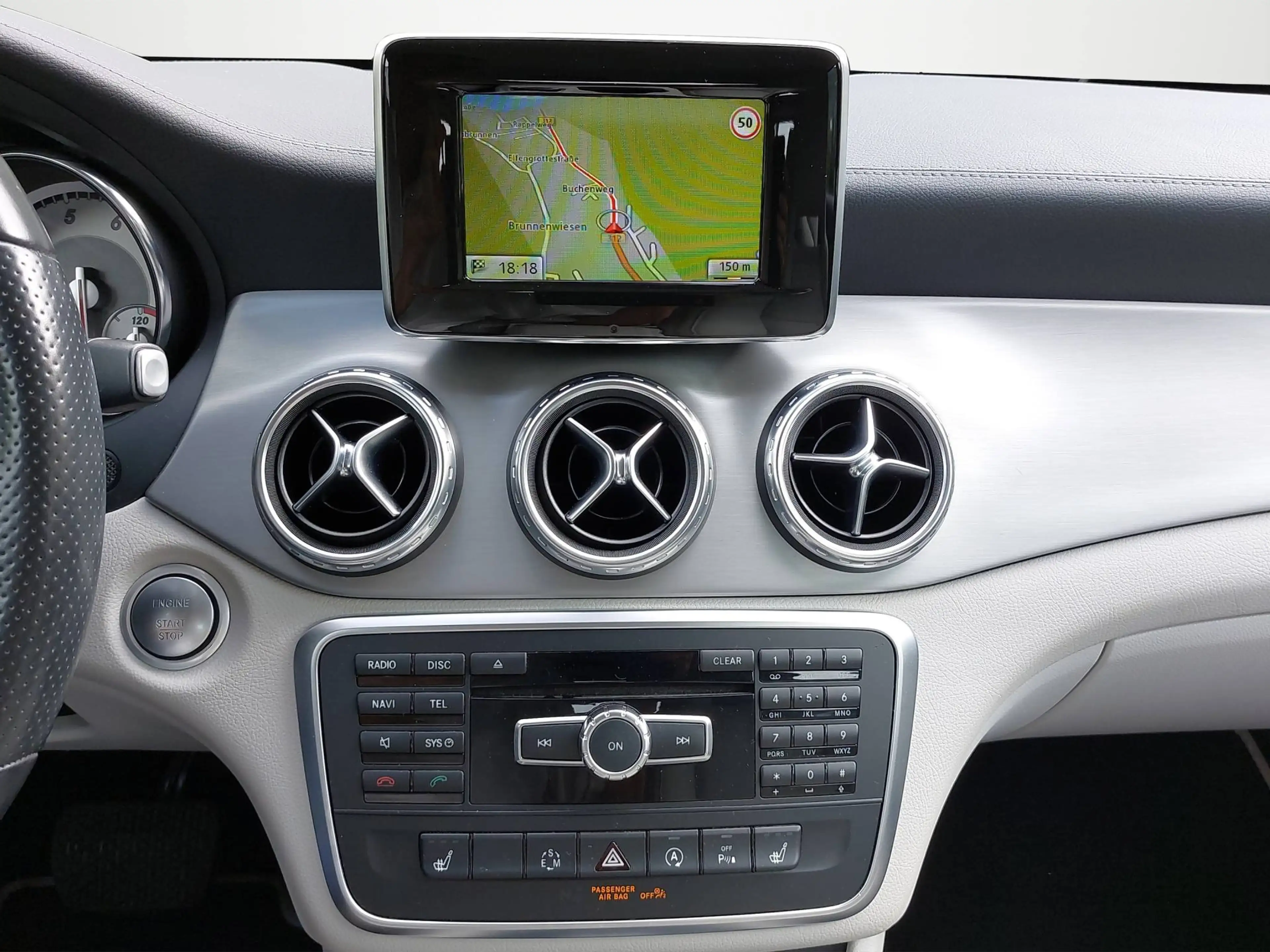 Mercedes-Benz GLA 250 — photo 22