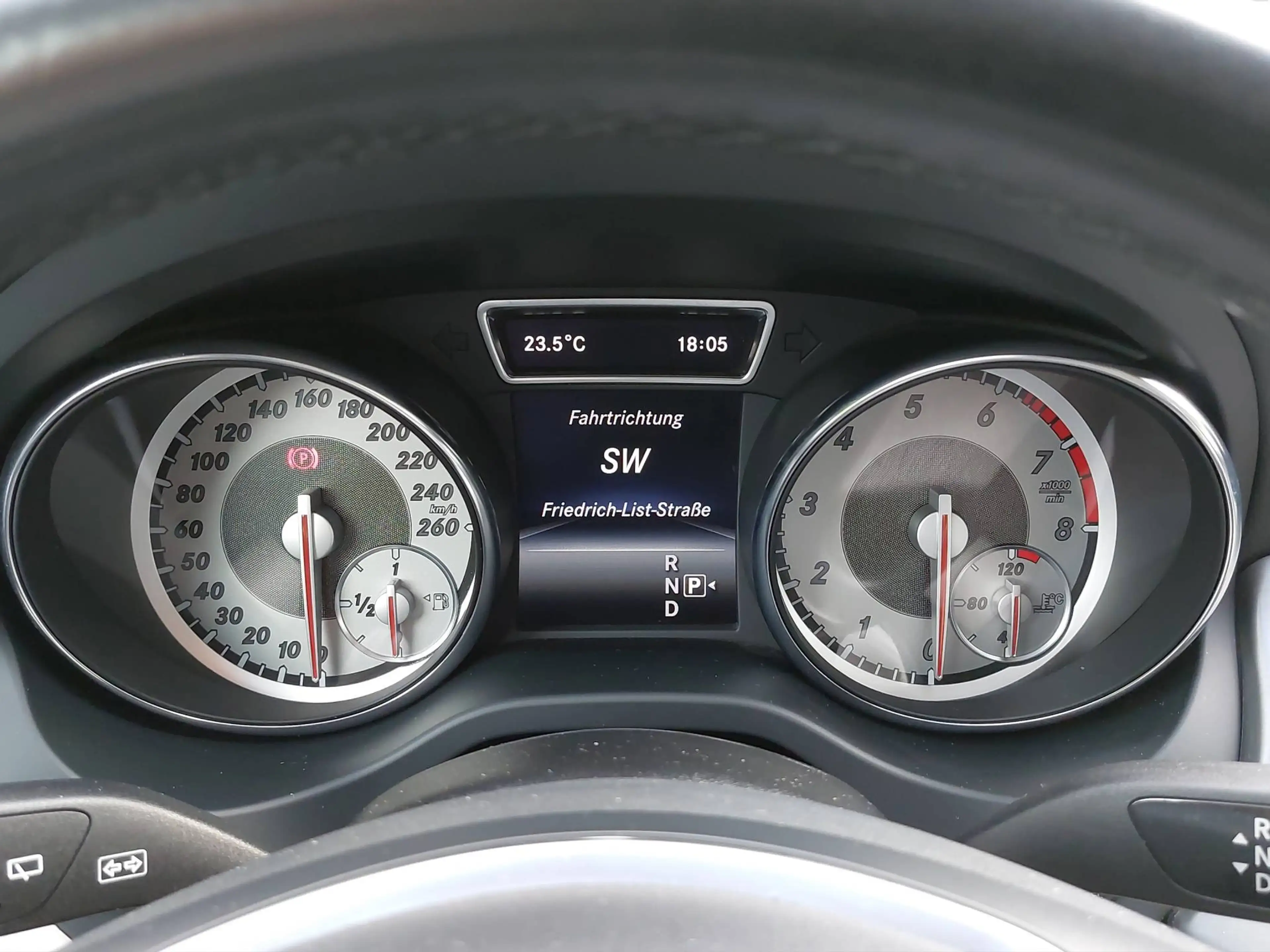 Mercedes-Benz GLA 250 — photo 18