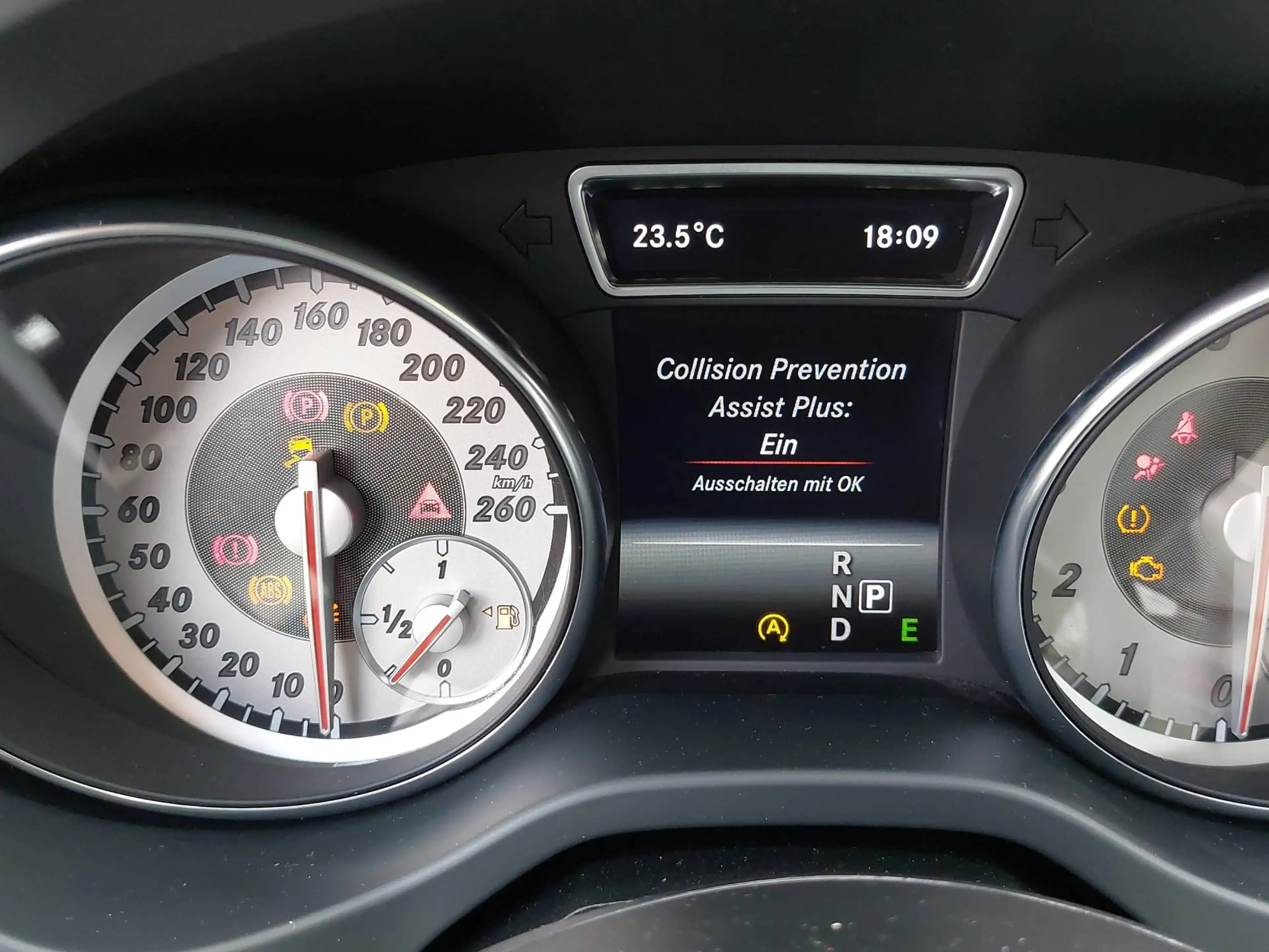 Mercedes-Benz GLA 250 — photo 20
