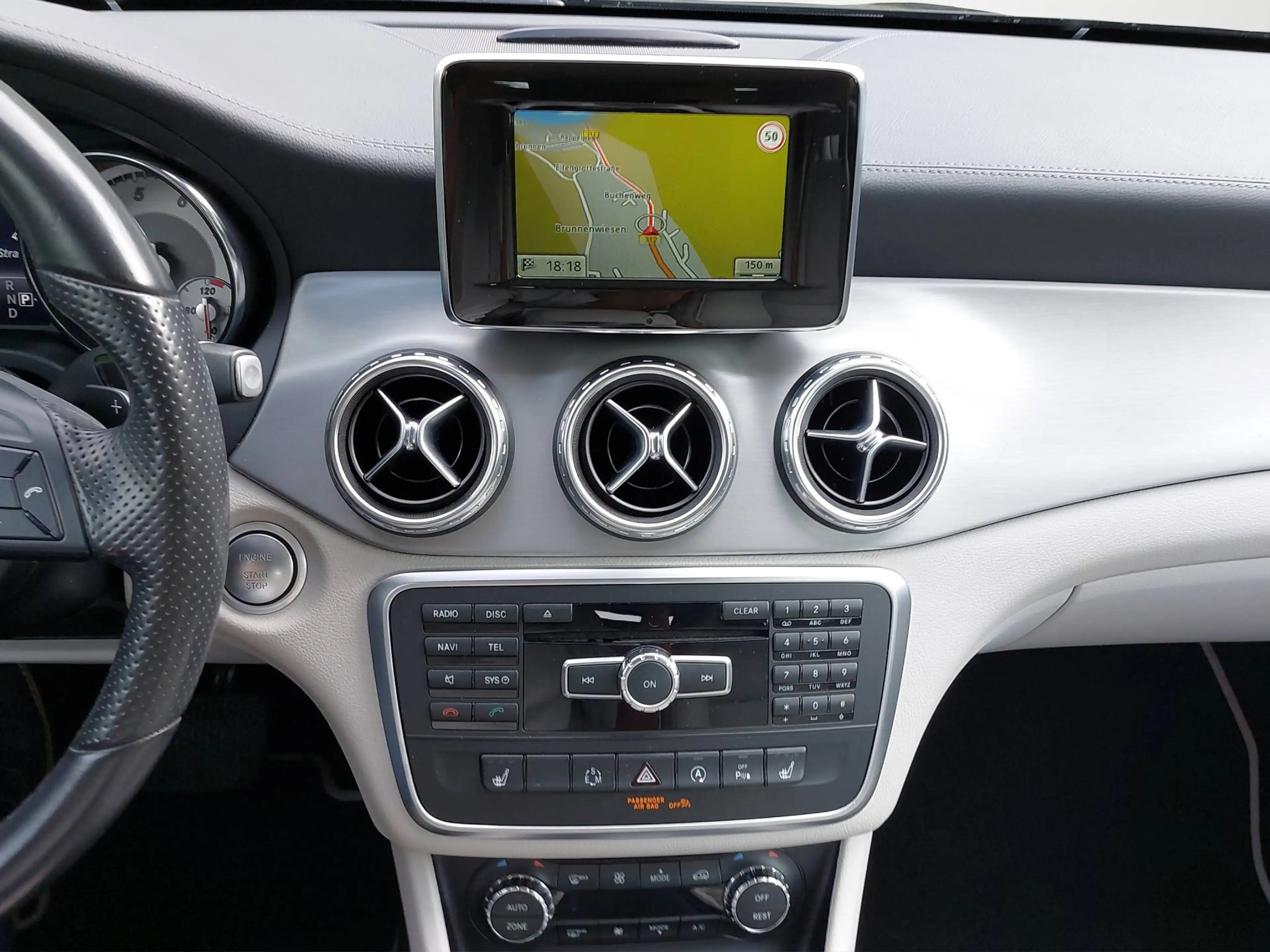 Mercedes-Benz GLA 250 — photo 21