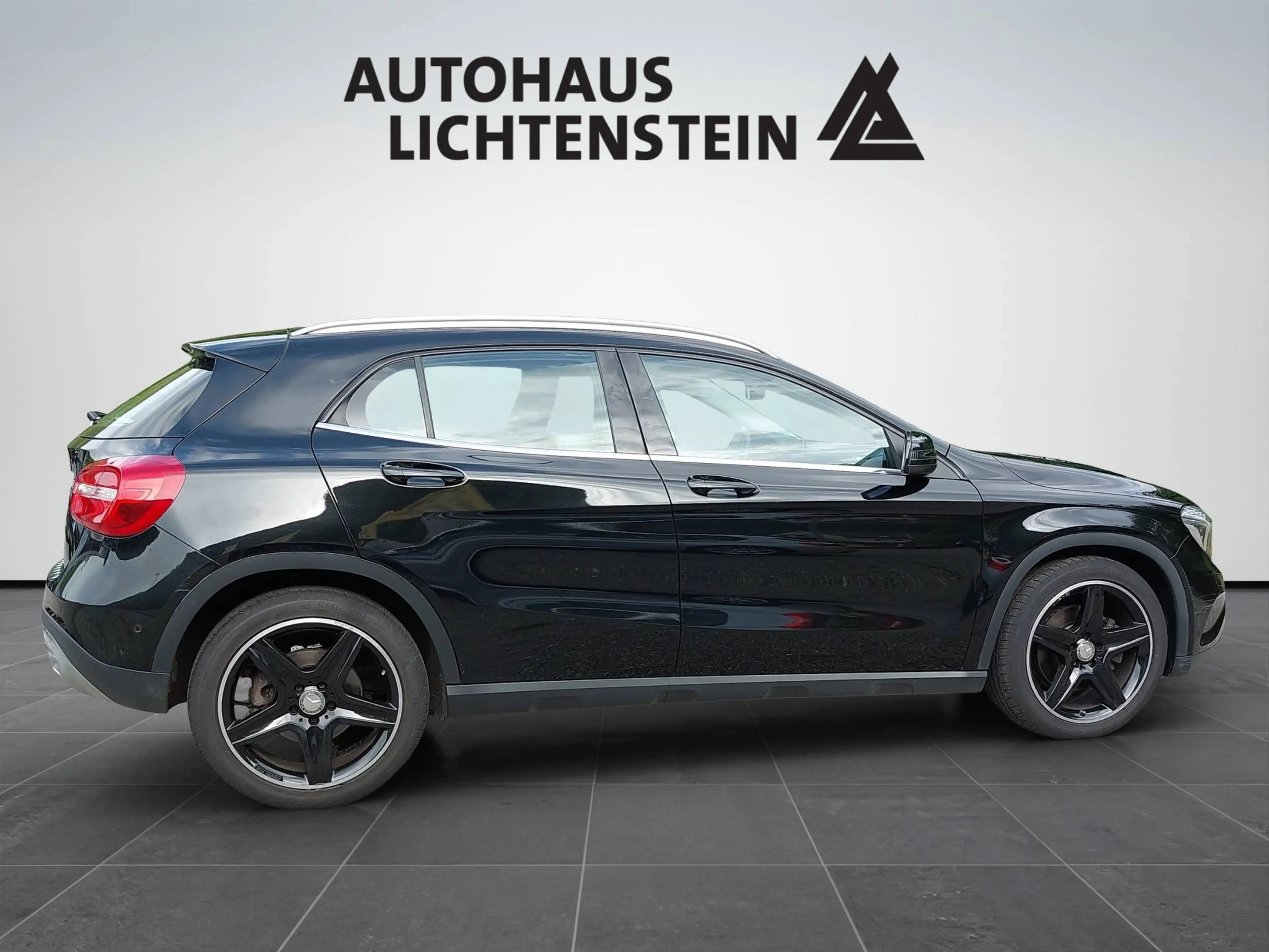 Mercedes-Benz GLA 250 — photo 10