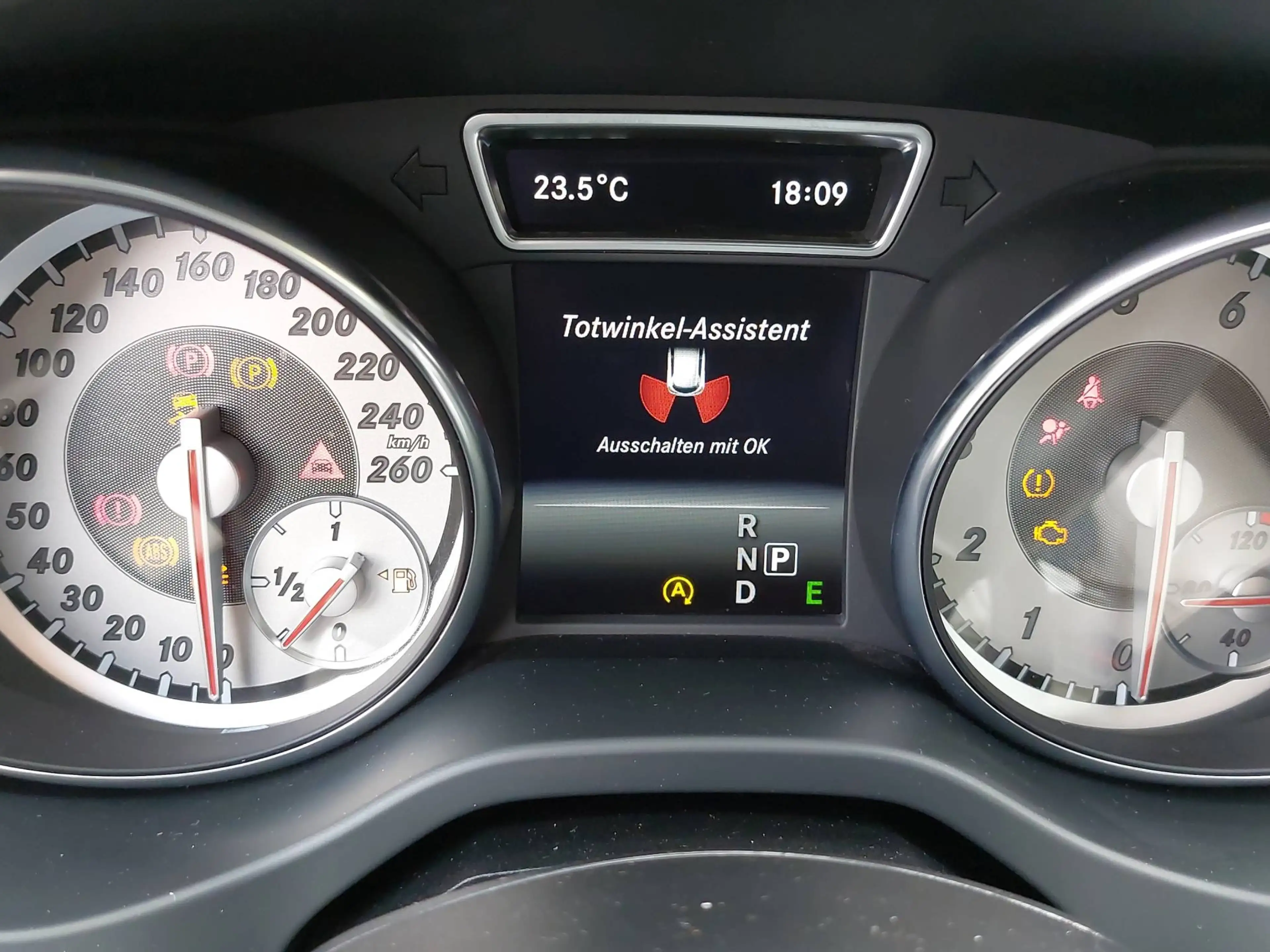 Mercedes-Benz GLA 250 — photo 19