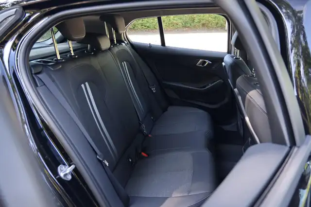 BMW 1 Series view 14